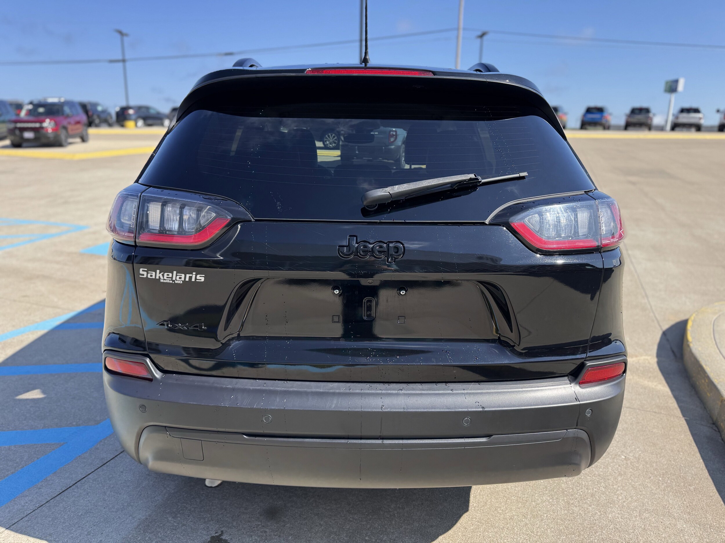 2023 Jeep Cherokee Altitude Lux photo 4