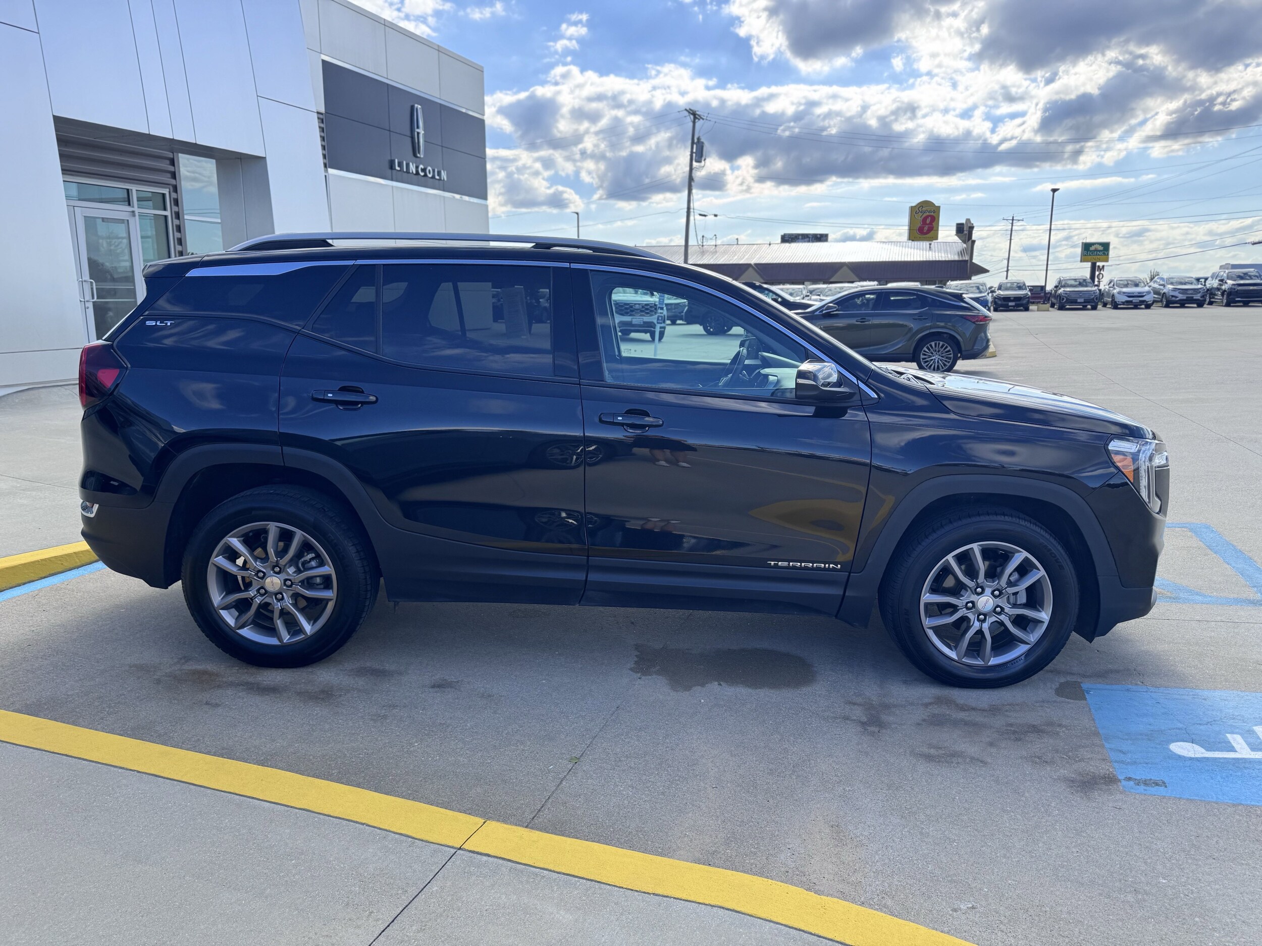 2023 Gmc Terrain SLT photo 2