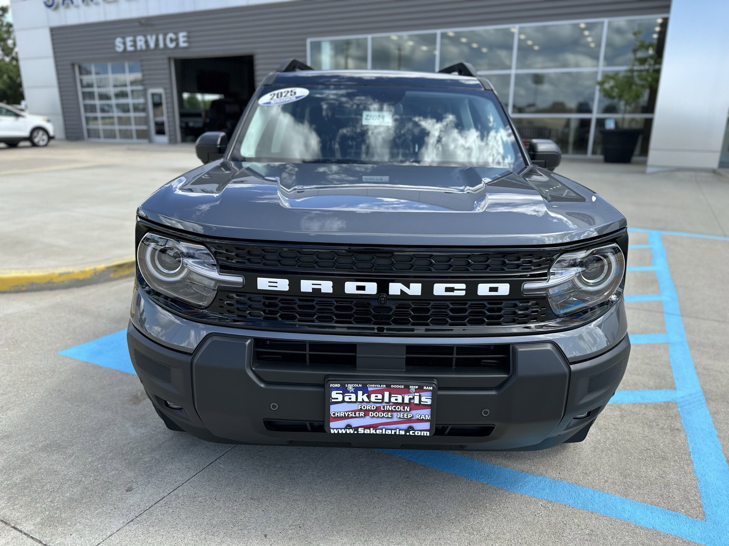 2025 Ford Bronco Sport Outer Banks photo 2