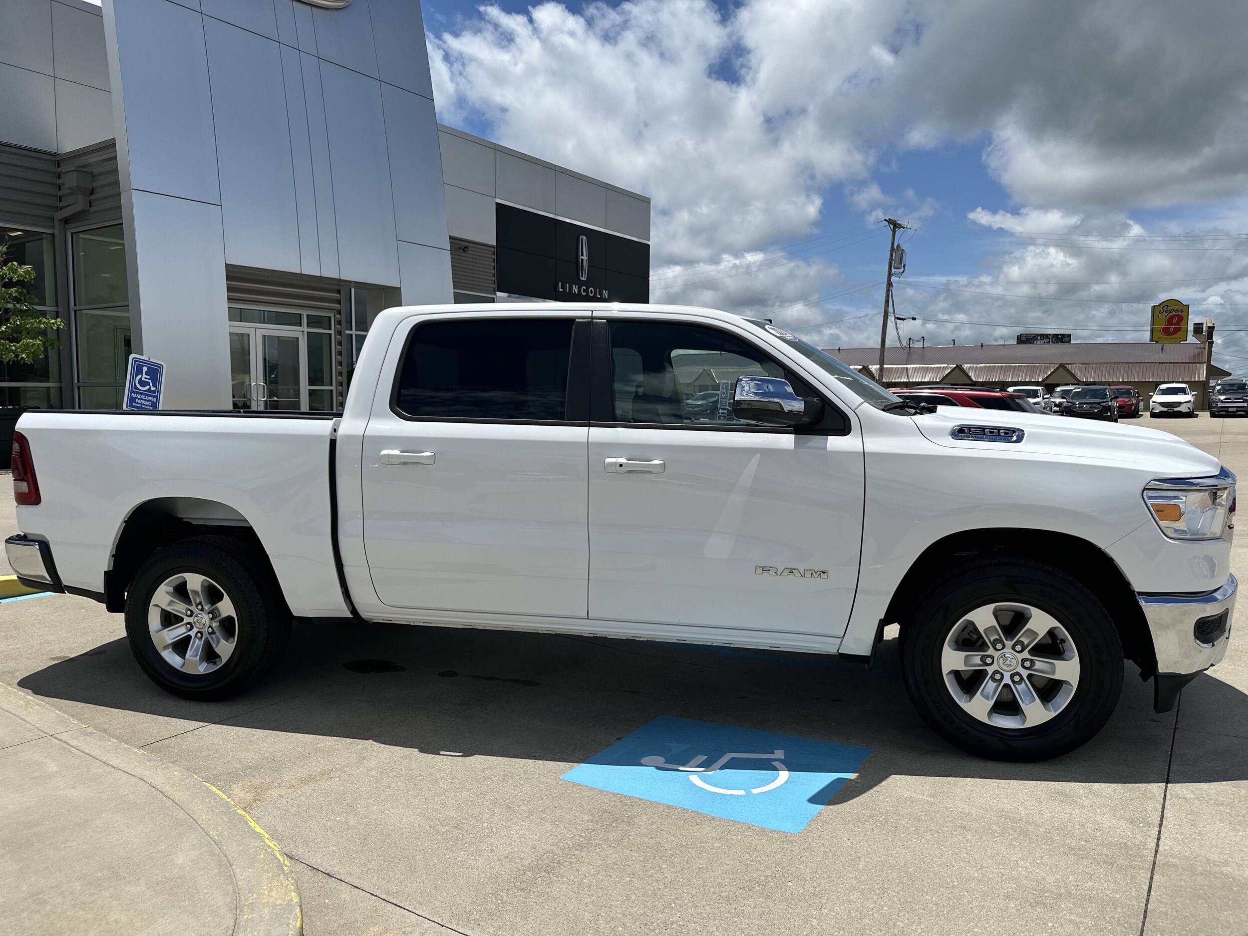 2024 Ram 1500 Laramie photo 3