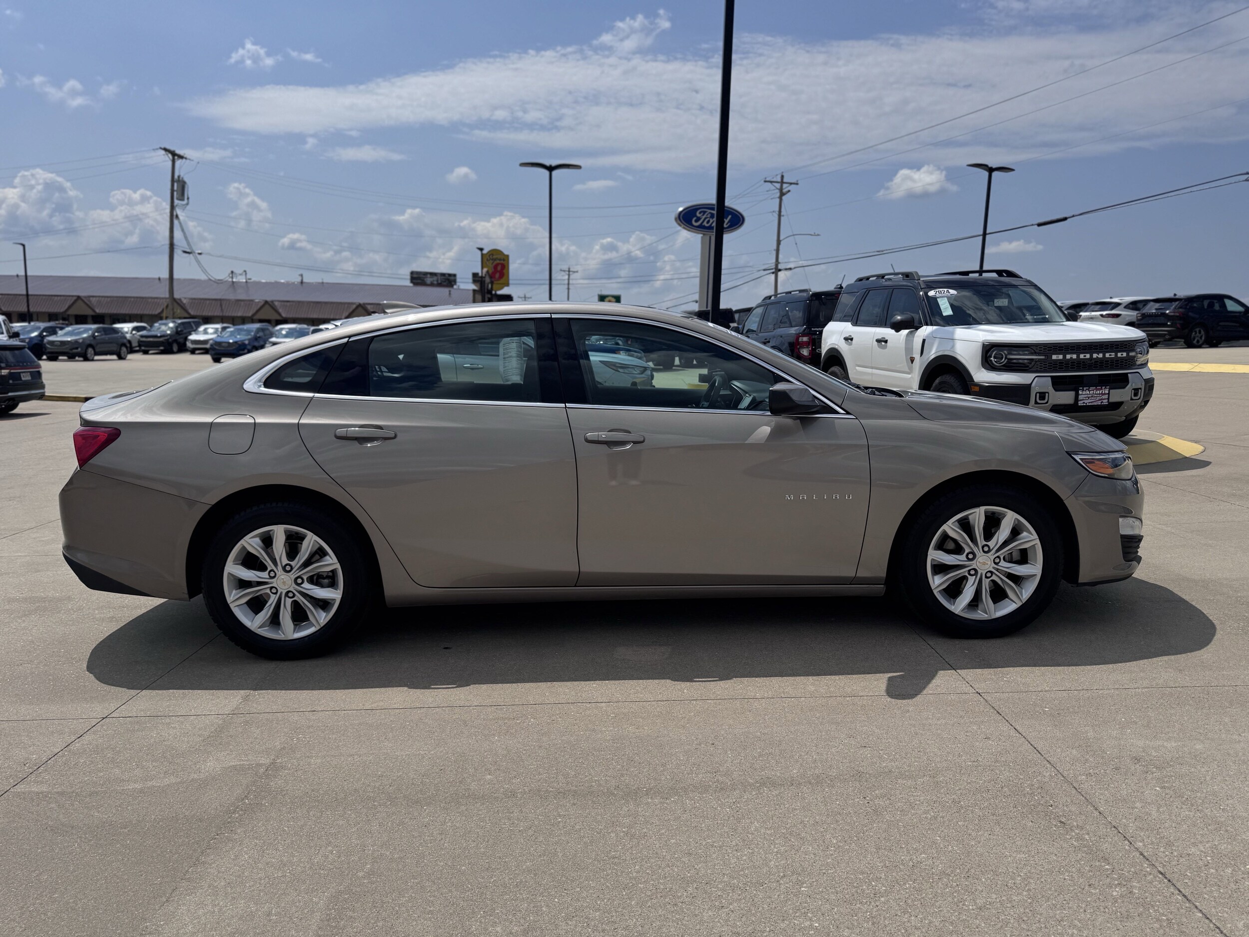 2024 Chevrolet Malibu 1LT photo 3