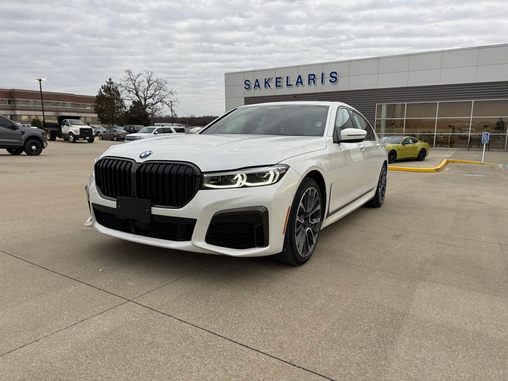 2022 BMW 7 Series 740i's photo