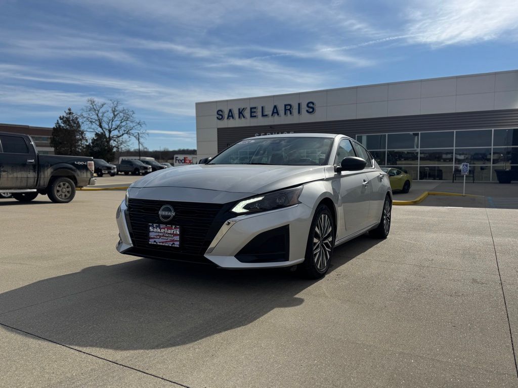 2024 Nissan Altima SV's photo