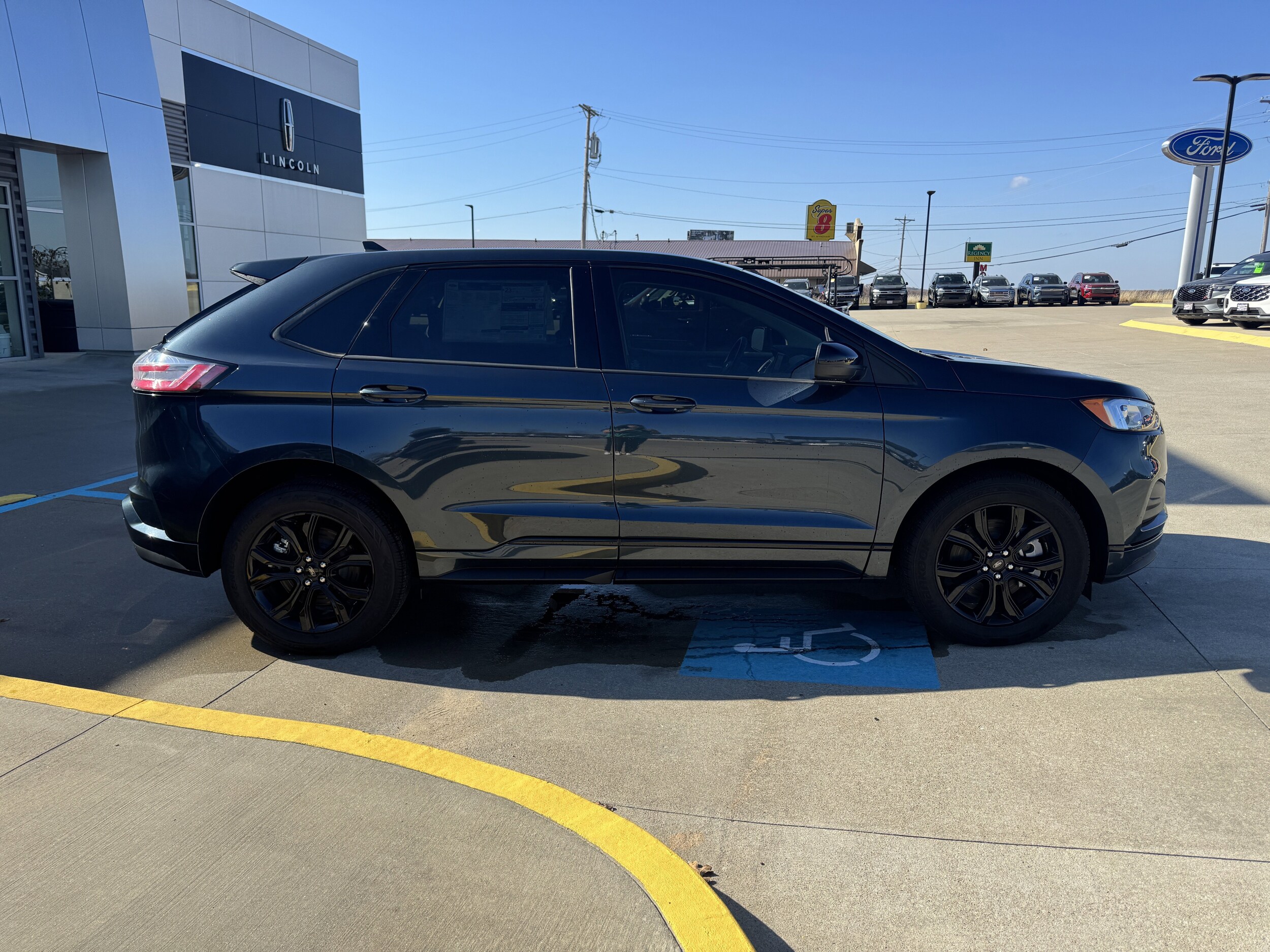 2024 Ford Edge SE photo 2