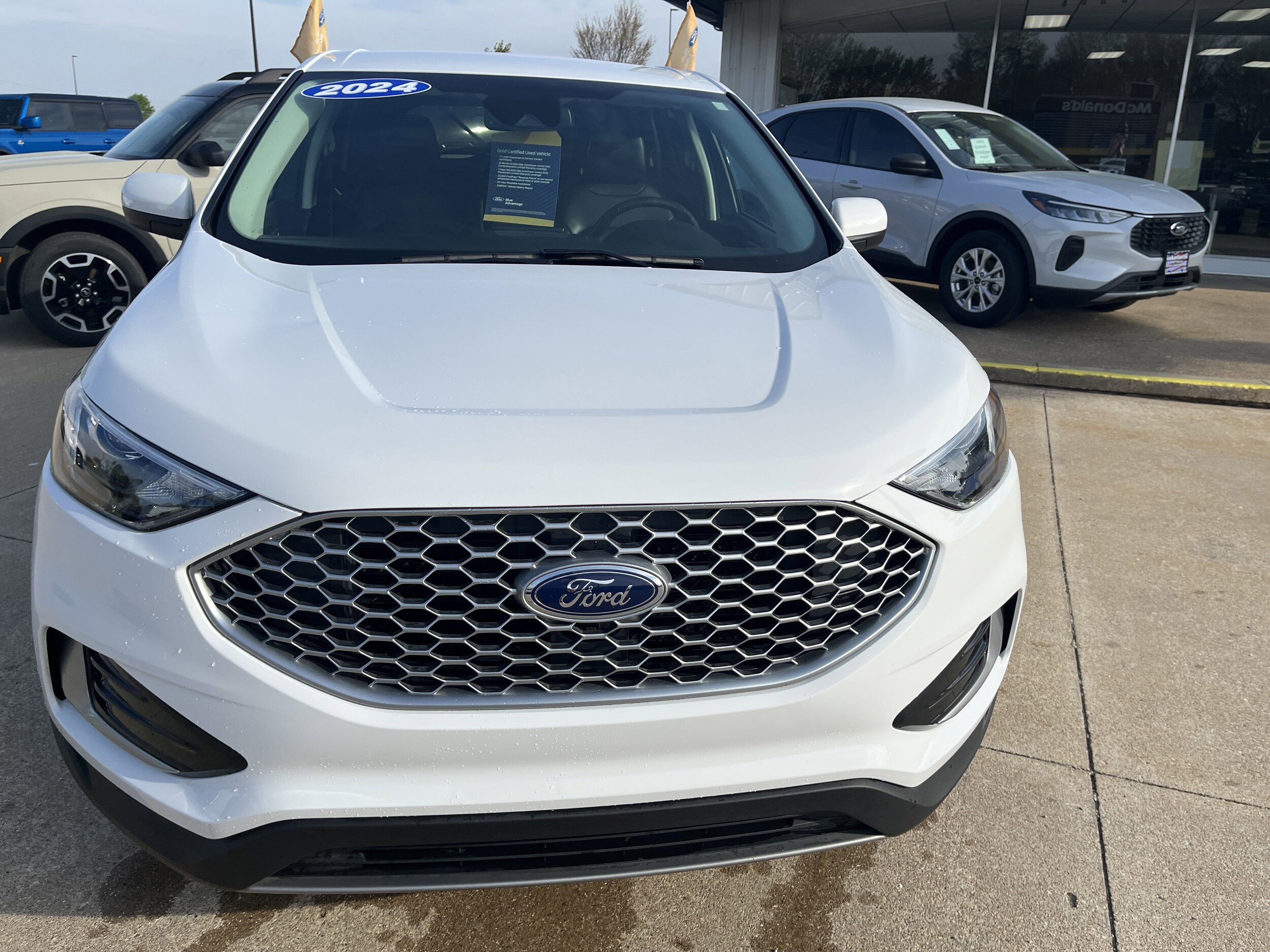 2024 Ford Edge SEL photo 2