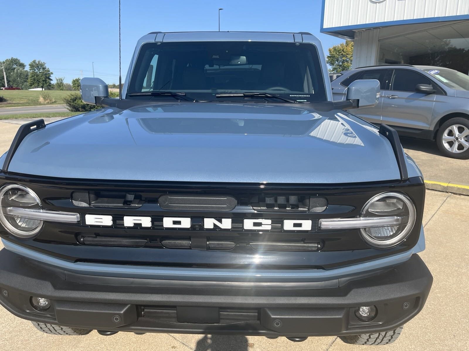 2024 Ford Bronco Outer Banks photo 2