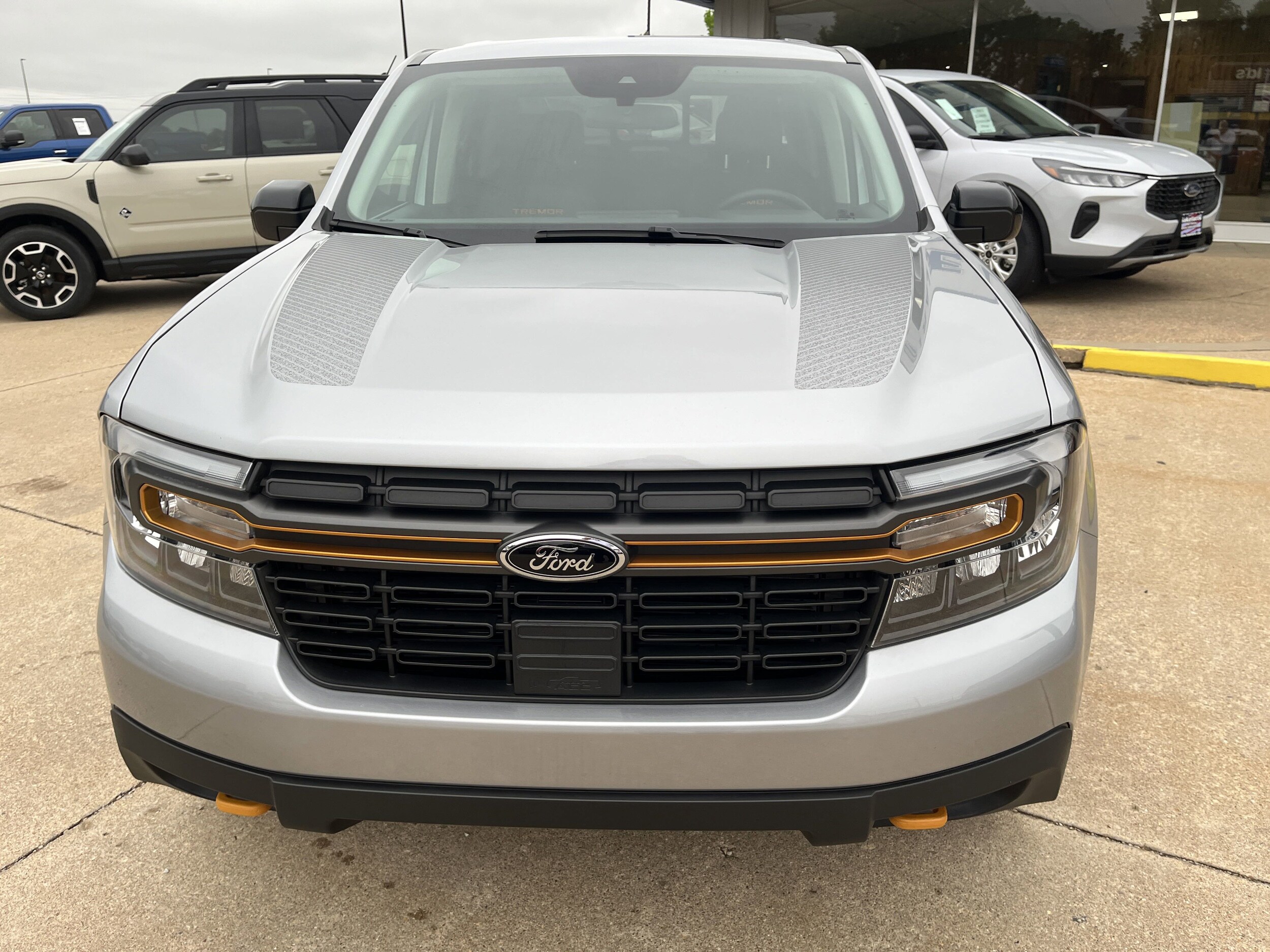 2024 Ford Maverick Lariat Tremor photo 2