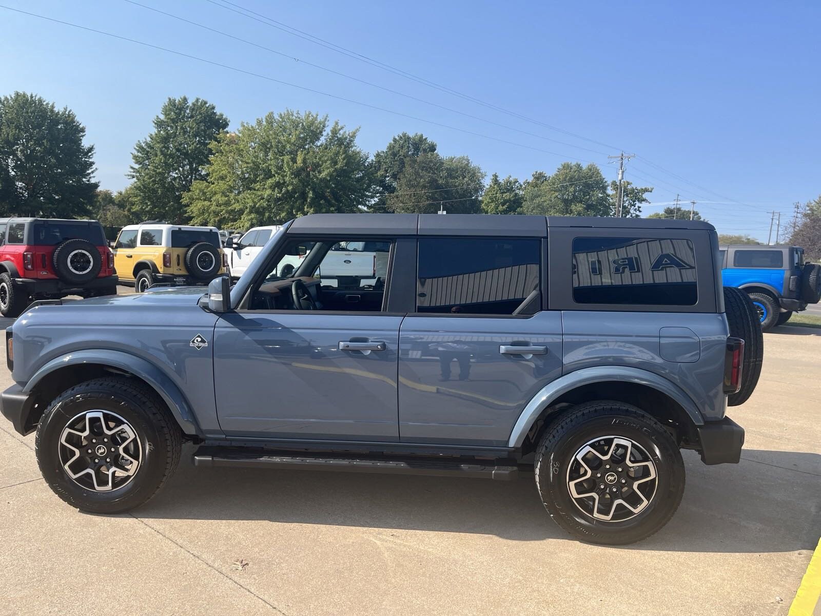 2024 Ford Bronco Outer Banks photo 4
