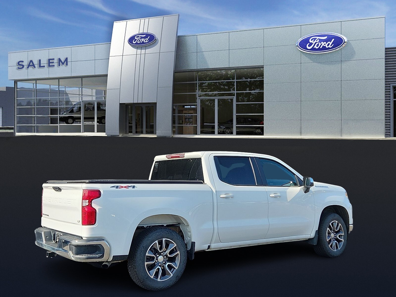2022 Chevrolet Silverado 1500 LT photo 3