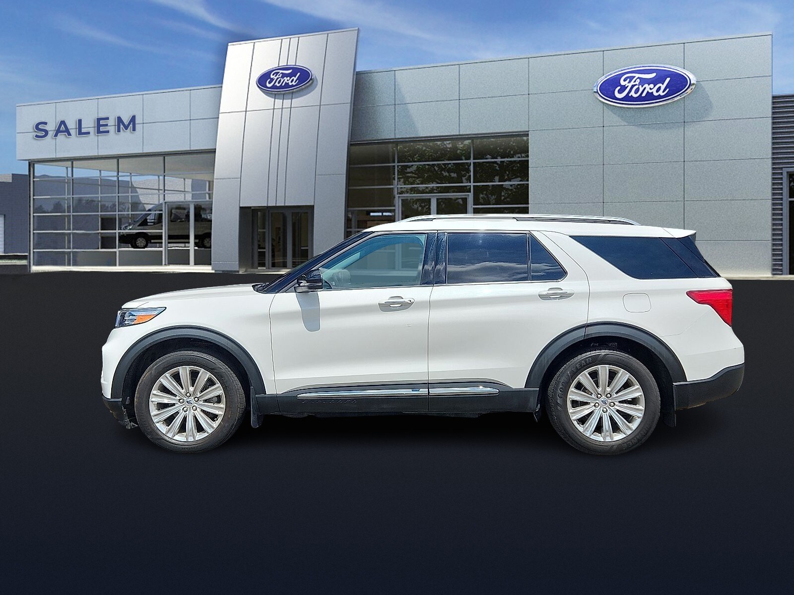 2022 Ford Explorer Limited Sport photo 3
