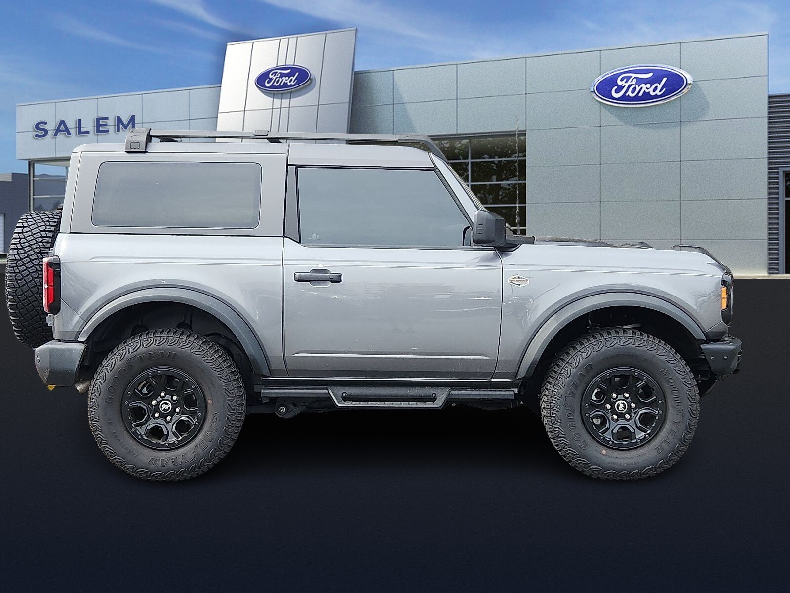 2024 Ford Bronco Wildtrak photo 2