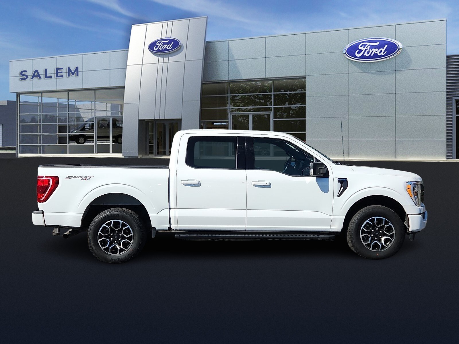 2023 Ford F-150 XLT photo 2
