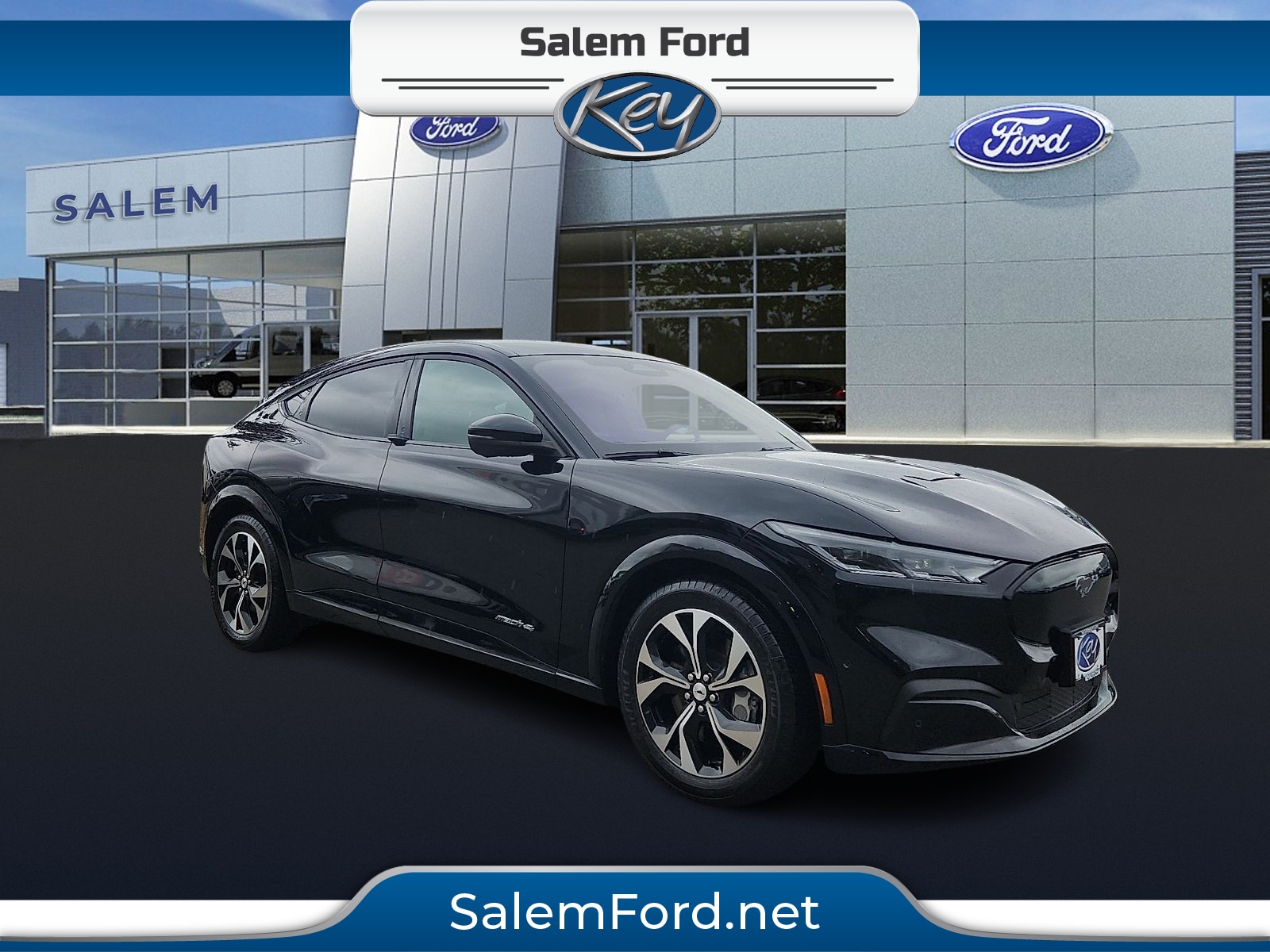 2023 Ford Mustang-Mach-e Premium's photo