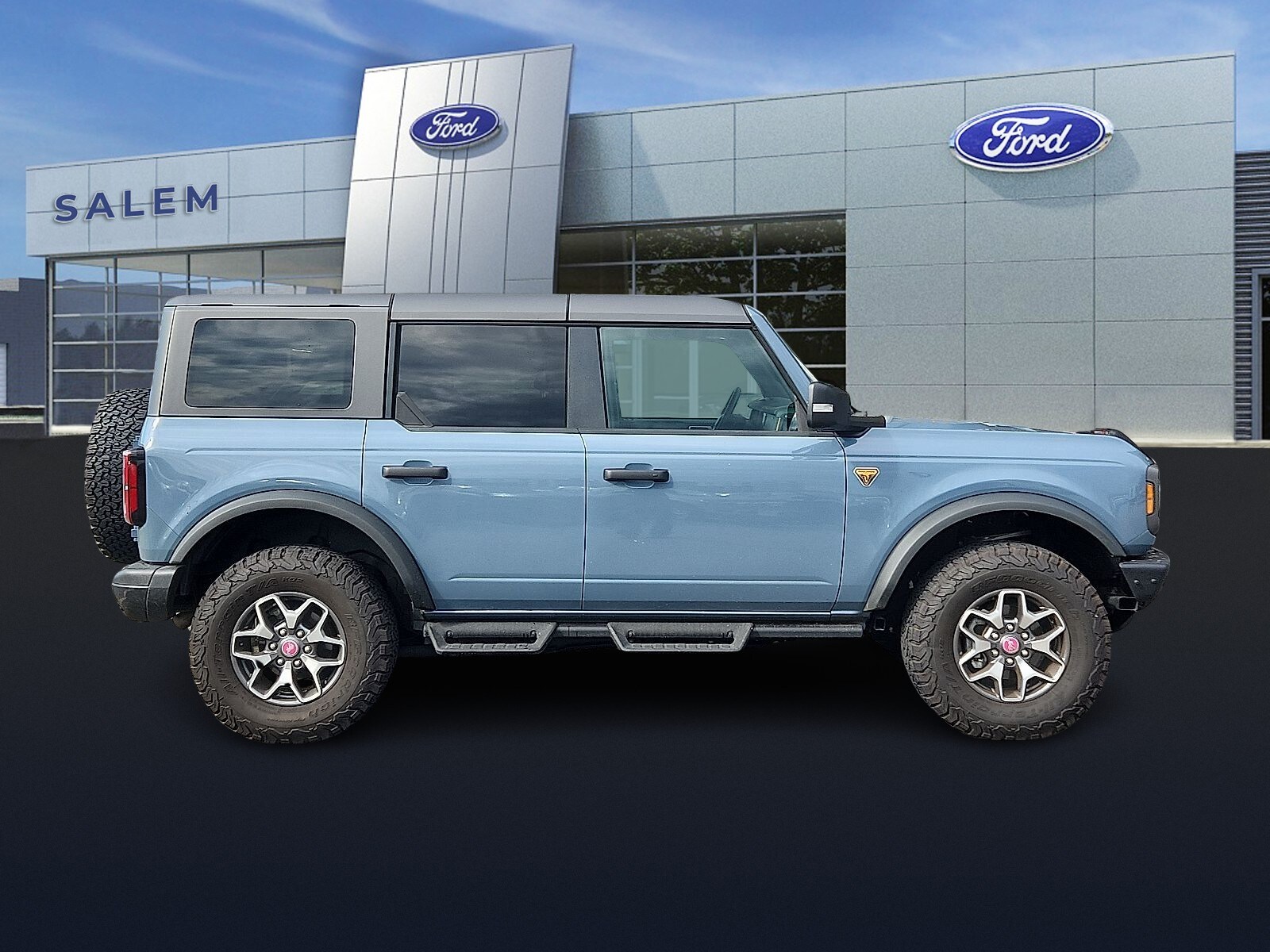 2024 Ford Bronco Badlands photo 2