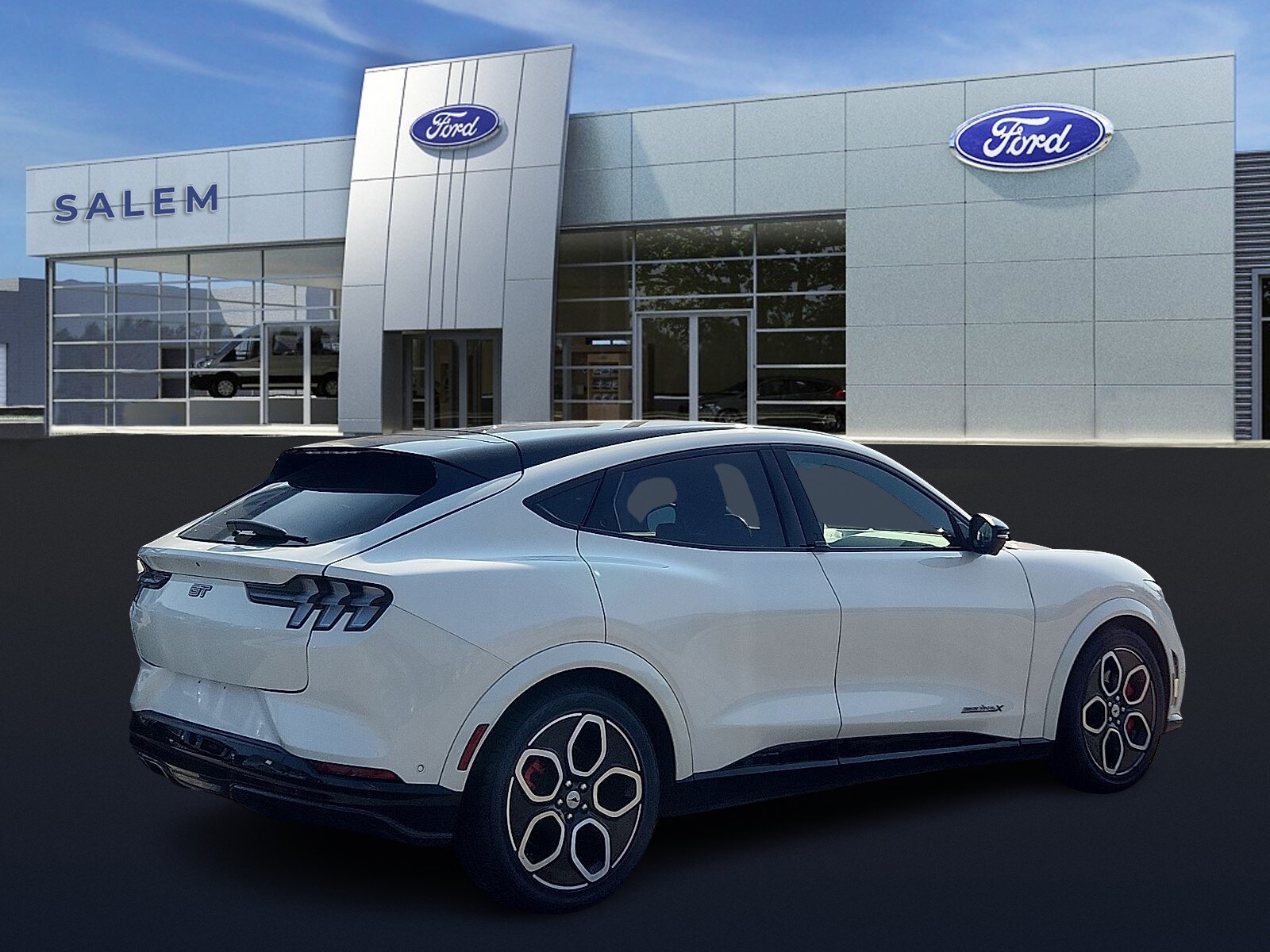 2022 Ford Mustang Mach-E GT photo 3
