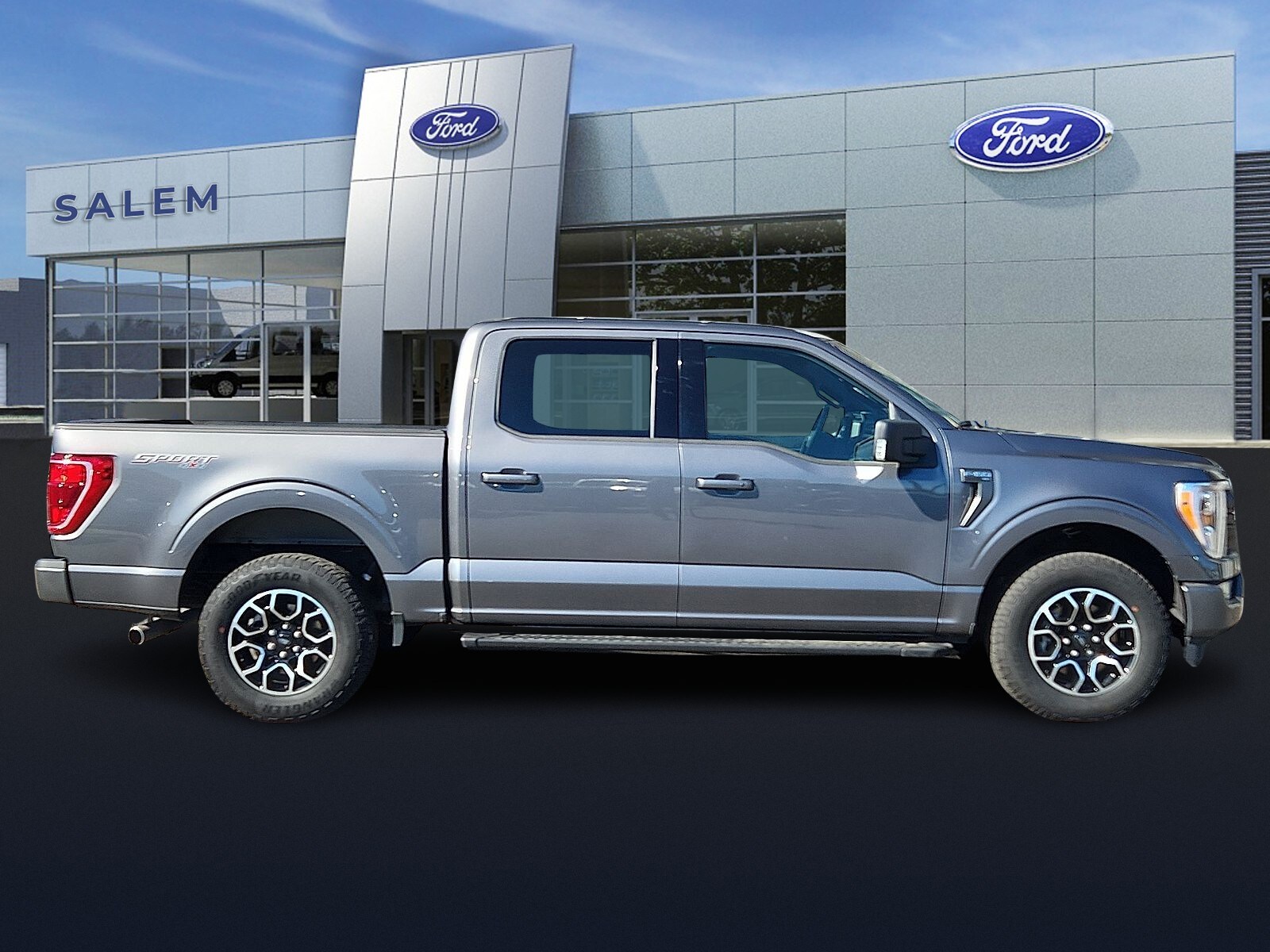 2023 Ford F-150 XLT photo 2