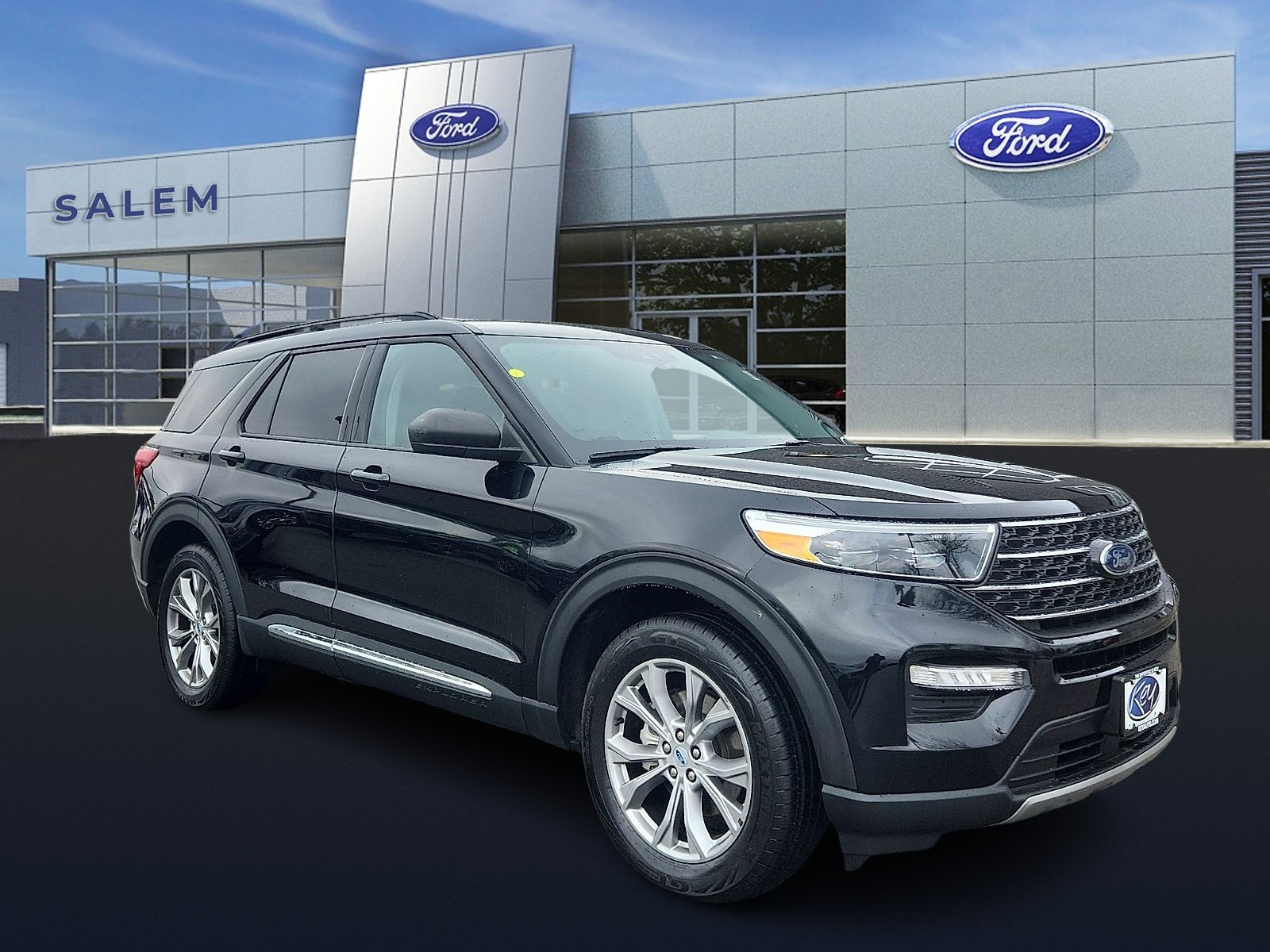 2023 Ford Explorer XLT 4WD's photo