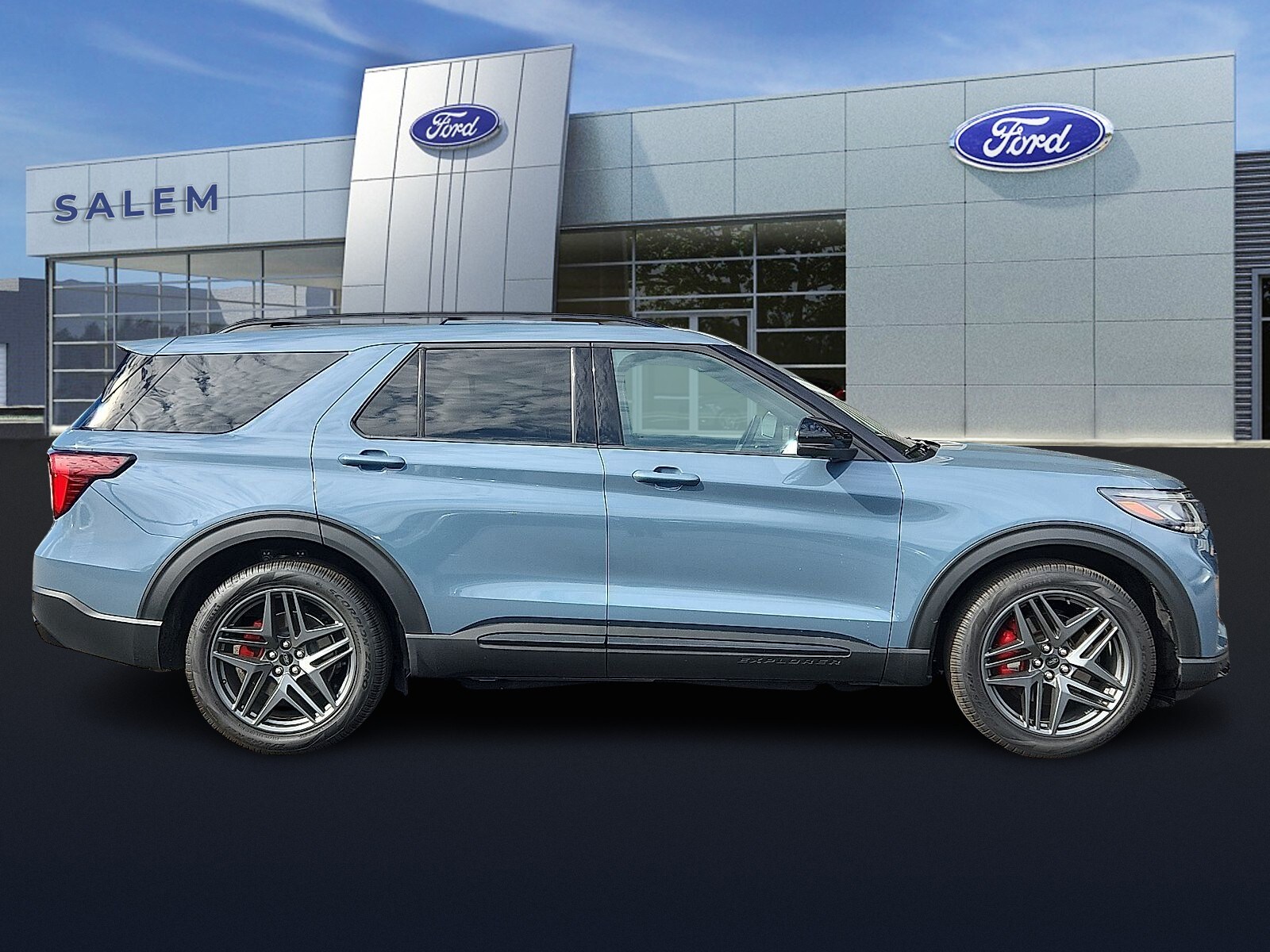 2025 Ford Explorer ST photo 2