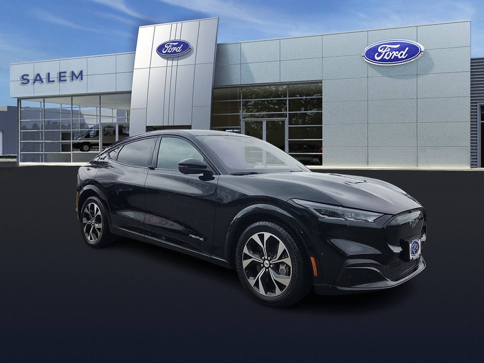 2023 Ford Mustang-Mach-e Premium's photo