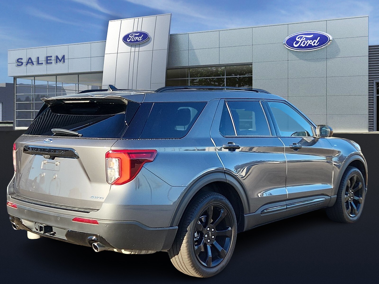 2023 Ford Explorer ST-Line photo 2
