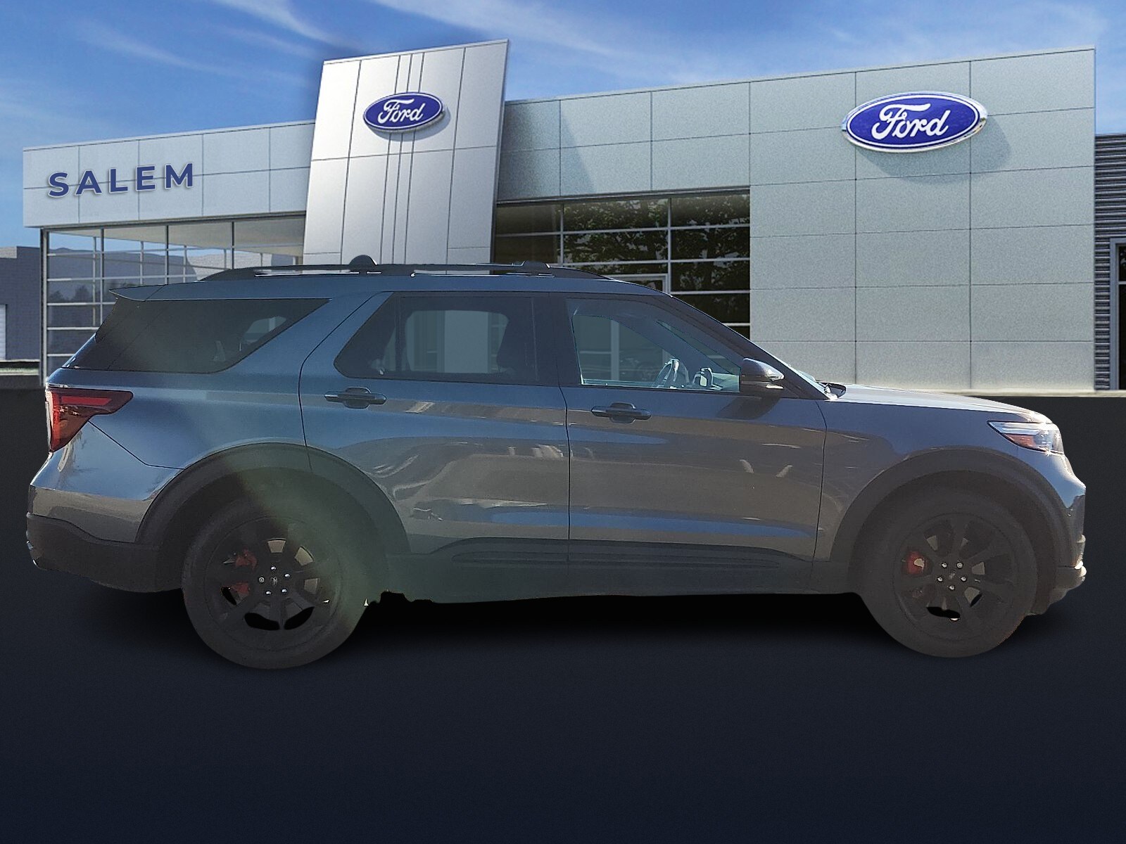 2023 Ford Explorer ST photo 2