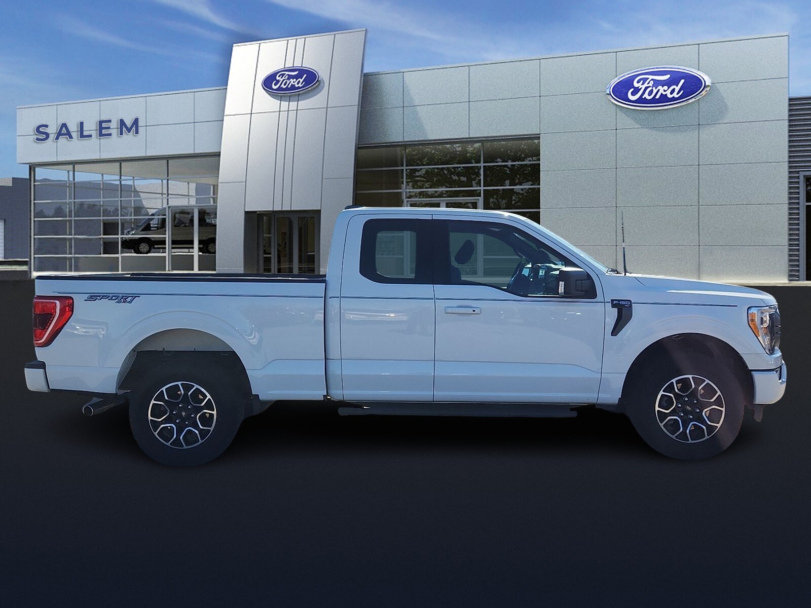 2023 Ford F-150 XLT photo 2