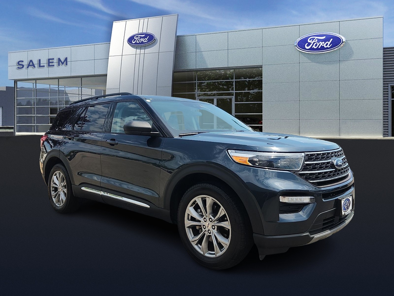 2023 Ford Explorer XLT 4WD's photo