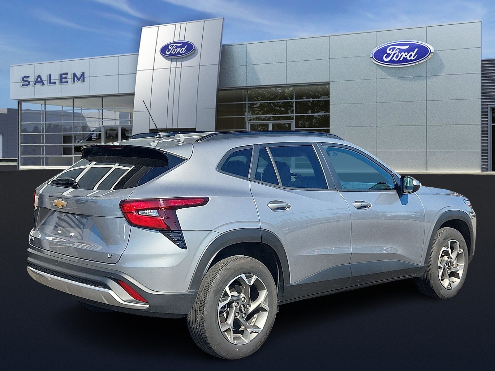 2025 Chevrolet Trax LT photo 3