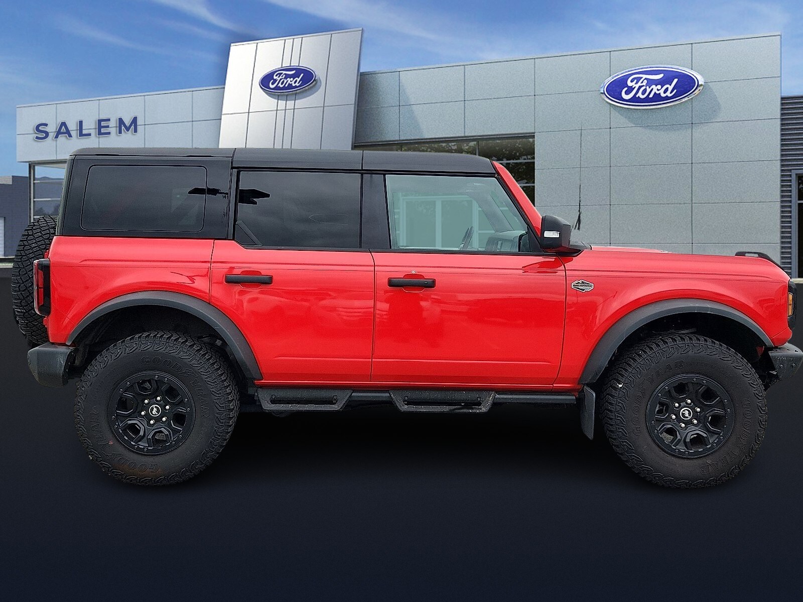 2024 Ford Bronco Lightning Lariat photo 2