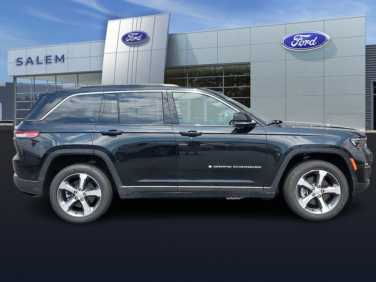 2024 Jeep Cherokee 4xe Sport photo 2