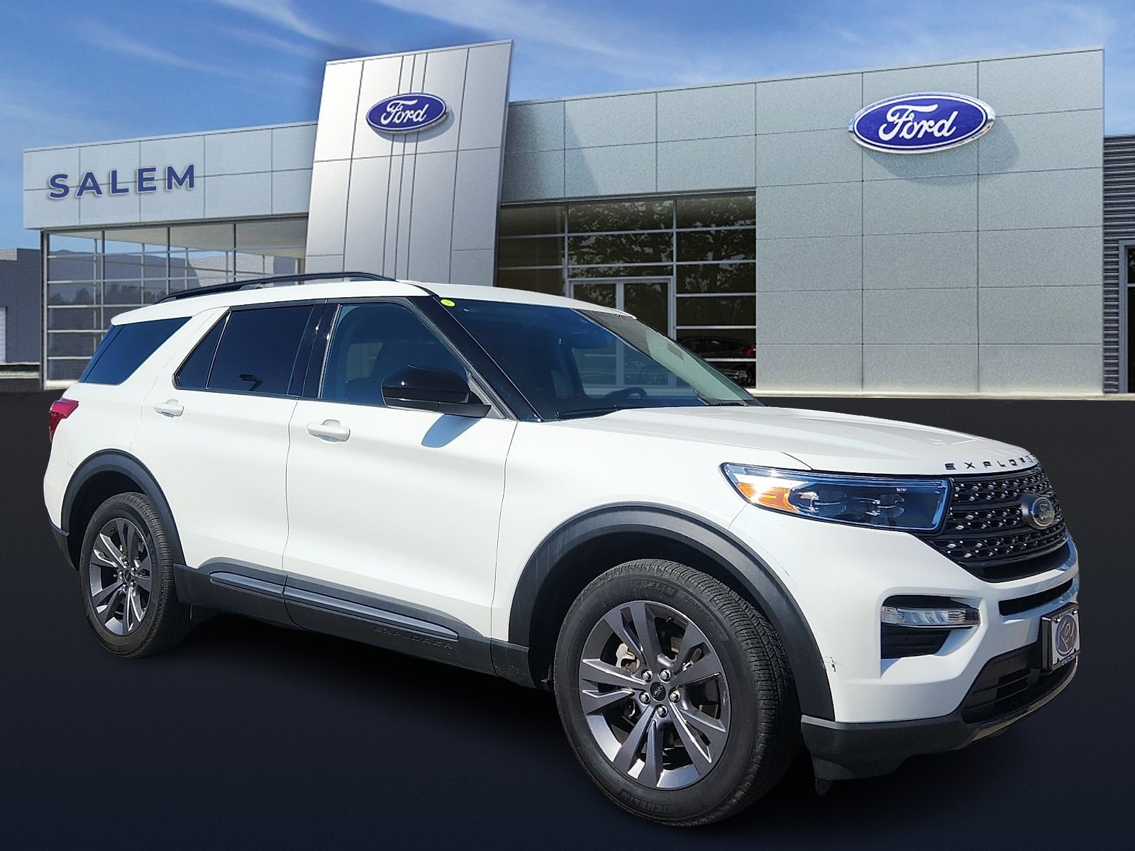 2023 Ford Explorer XLT 4WD's photo