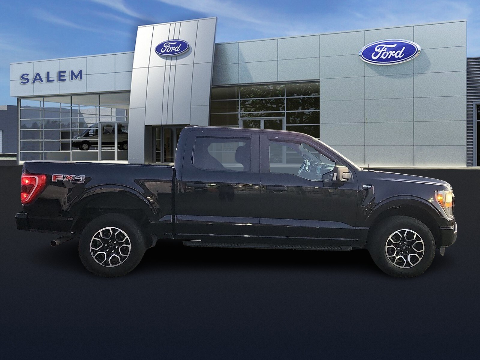2022 Ford F-150 XL photo 2