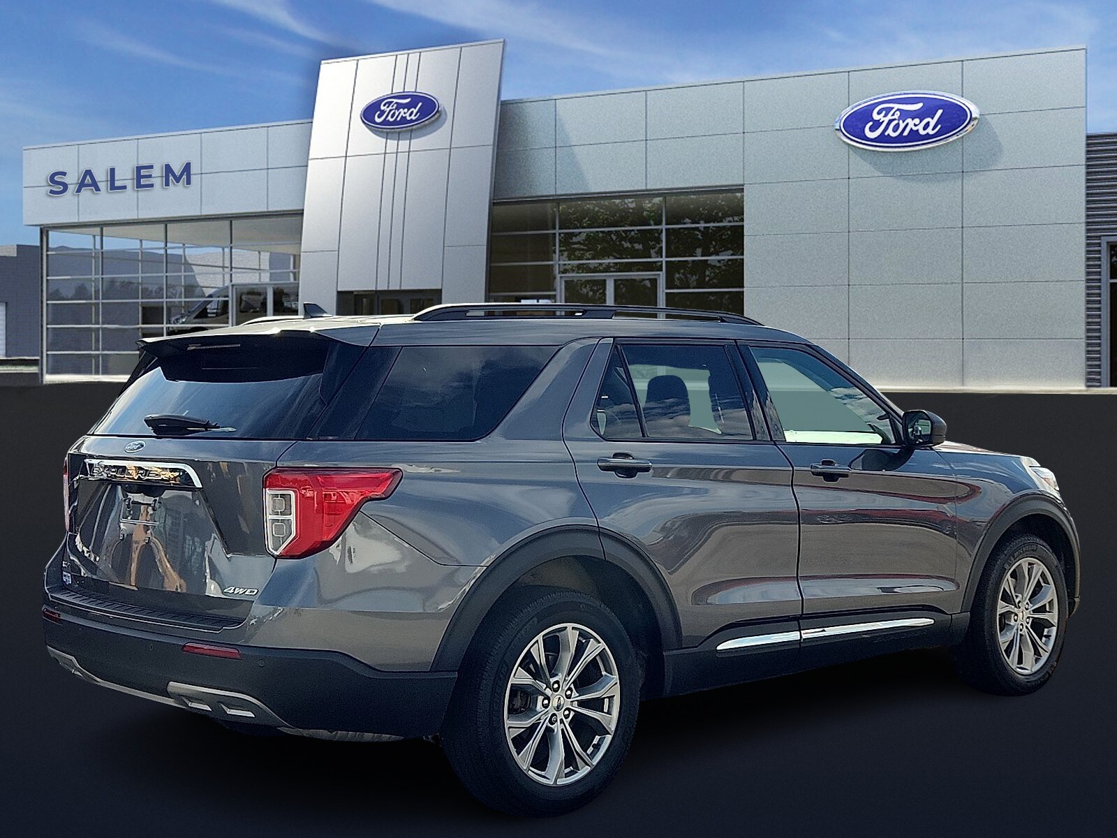 2022 Ford Explorer XLT Sport photo 3