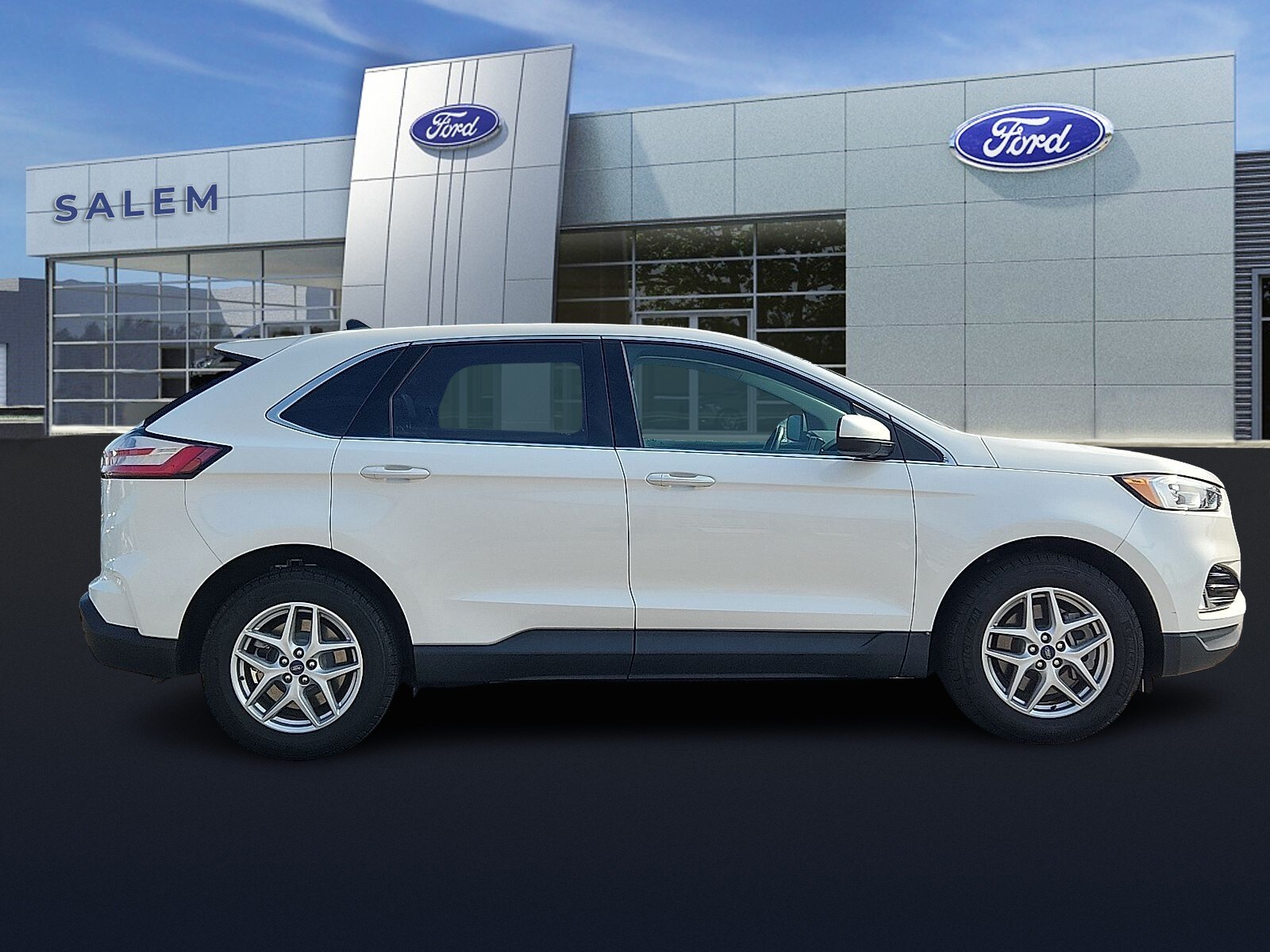2021 Ford Edge SEL Sport photo 2