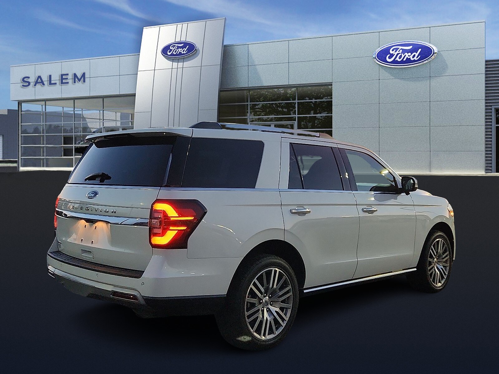 2023 Ford Expedition Limited photo 2