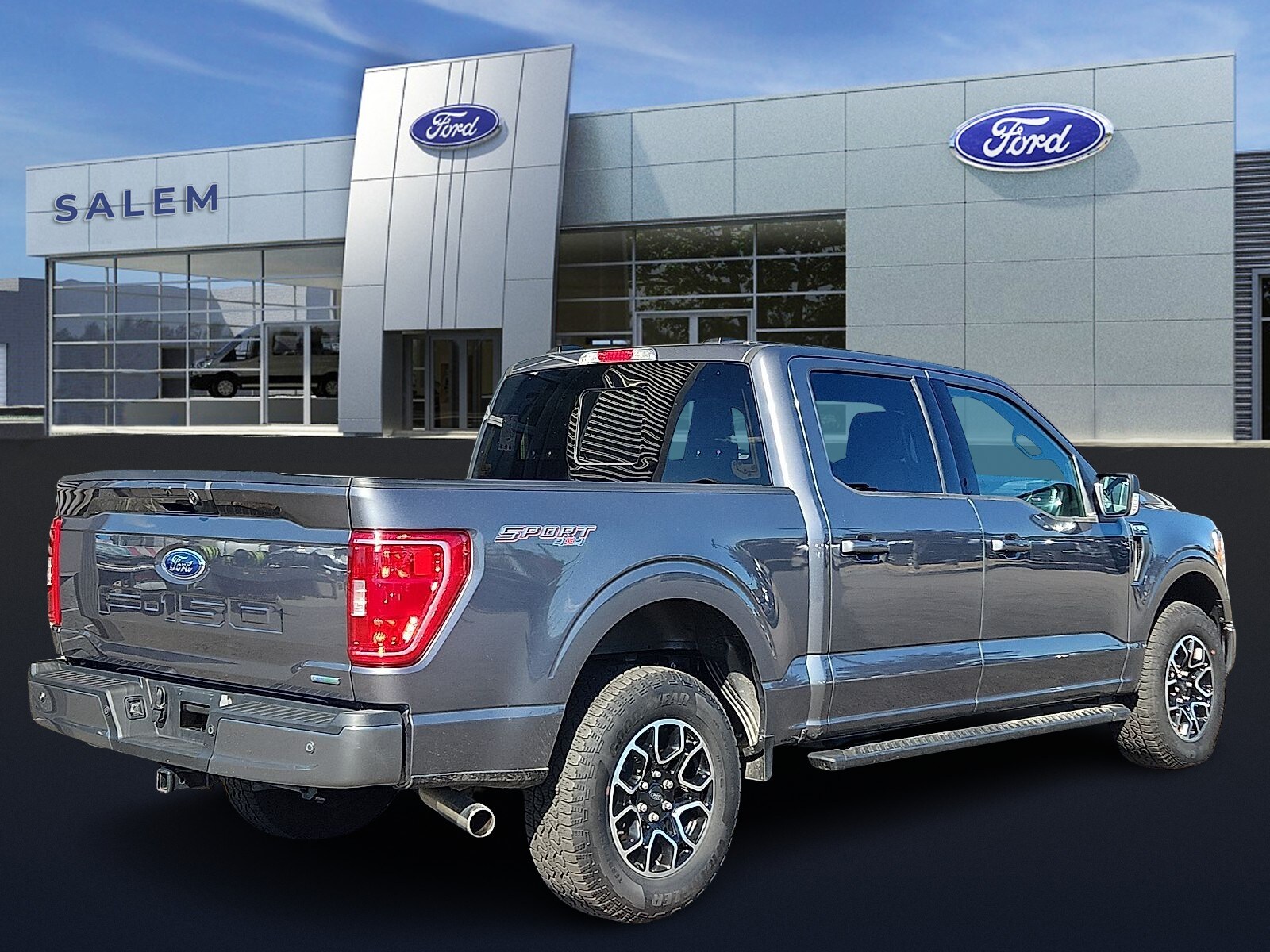 2023 Ford F-150 XLT photo 3