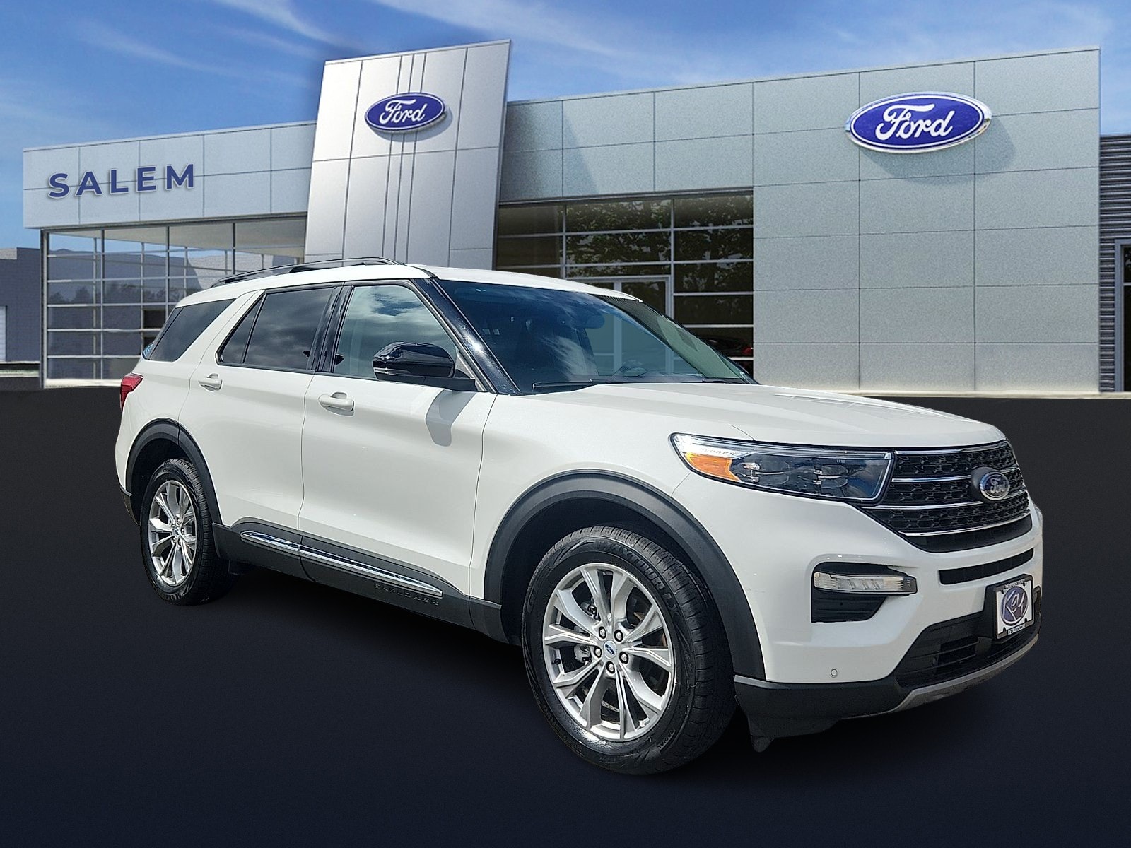 2023 Ford Explorer XLT 4WD's photo
