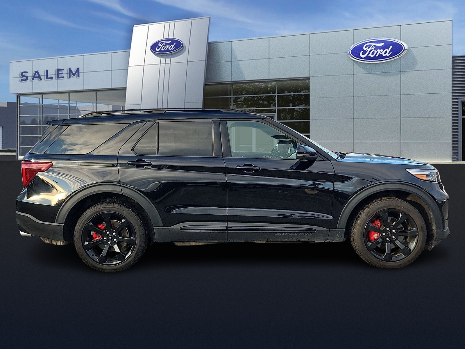 2022 Ford Explorer ST photo 2
