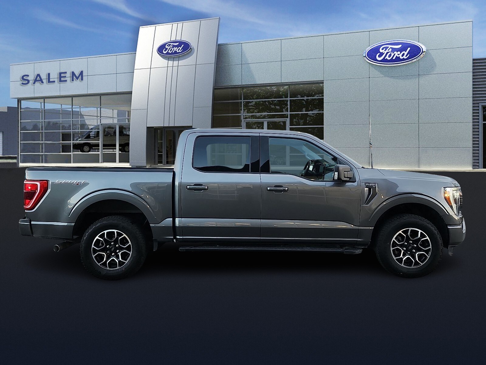 2023 Ford F-150 XLT photo 2