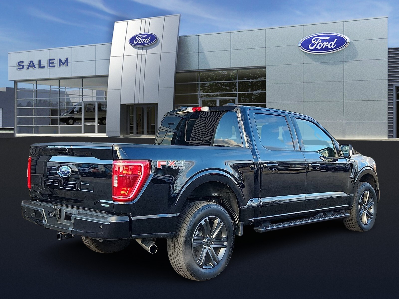 2023 Ford F-150 XLT photo 2