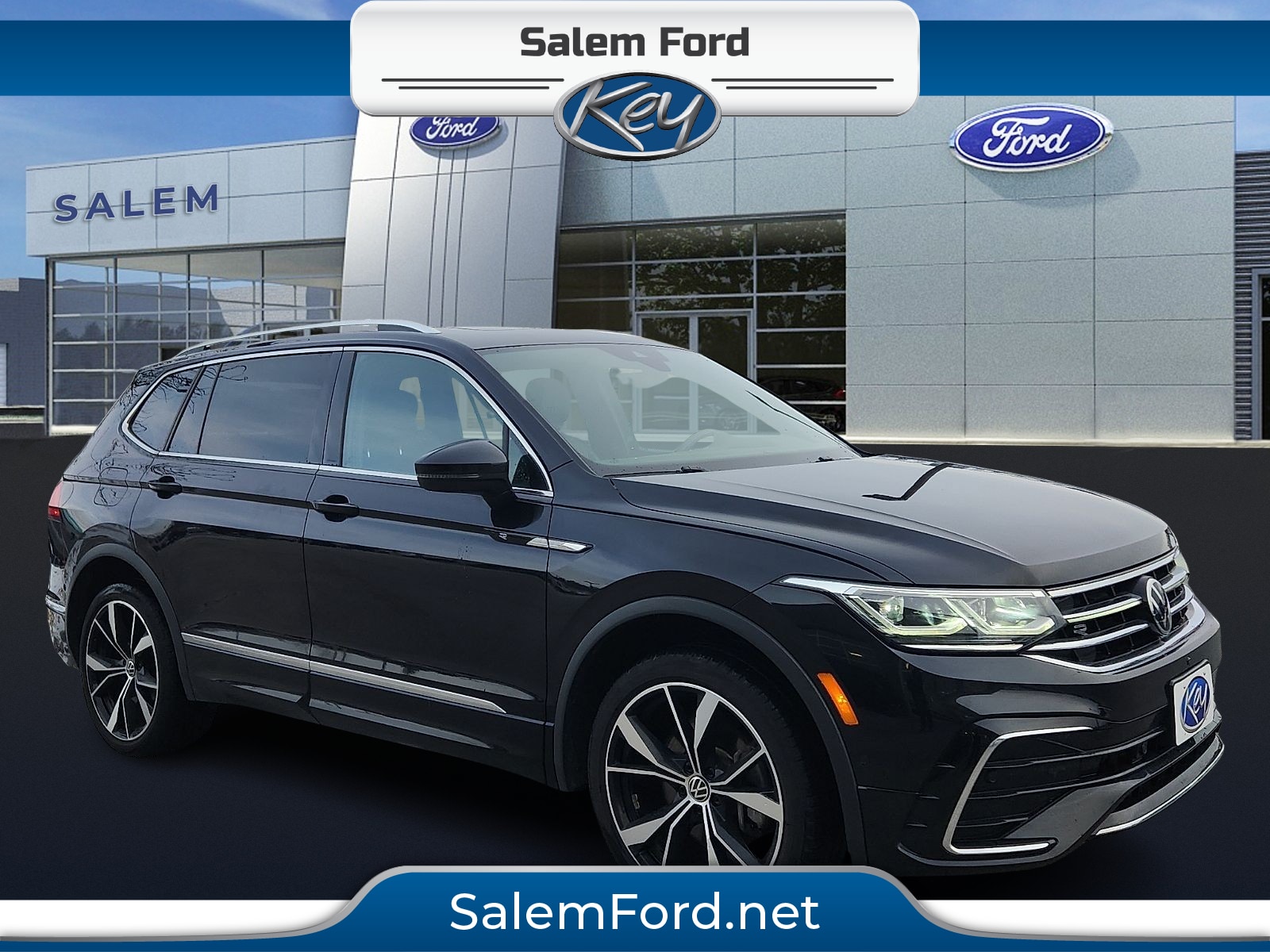 2022 Volkswagen Tiguan SEL R-LINE's photo