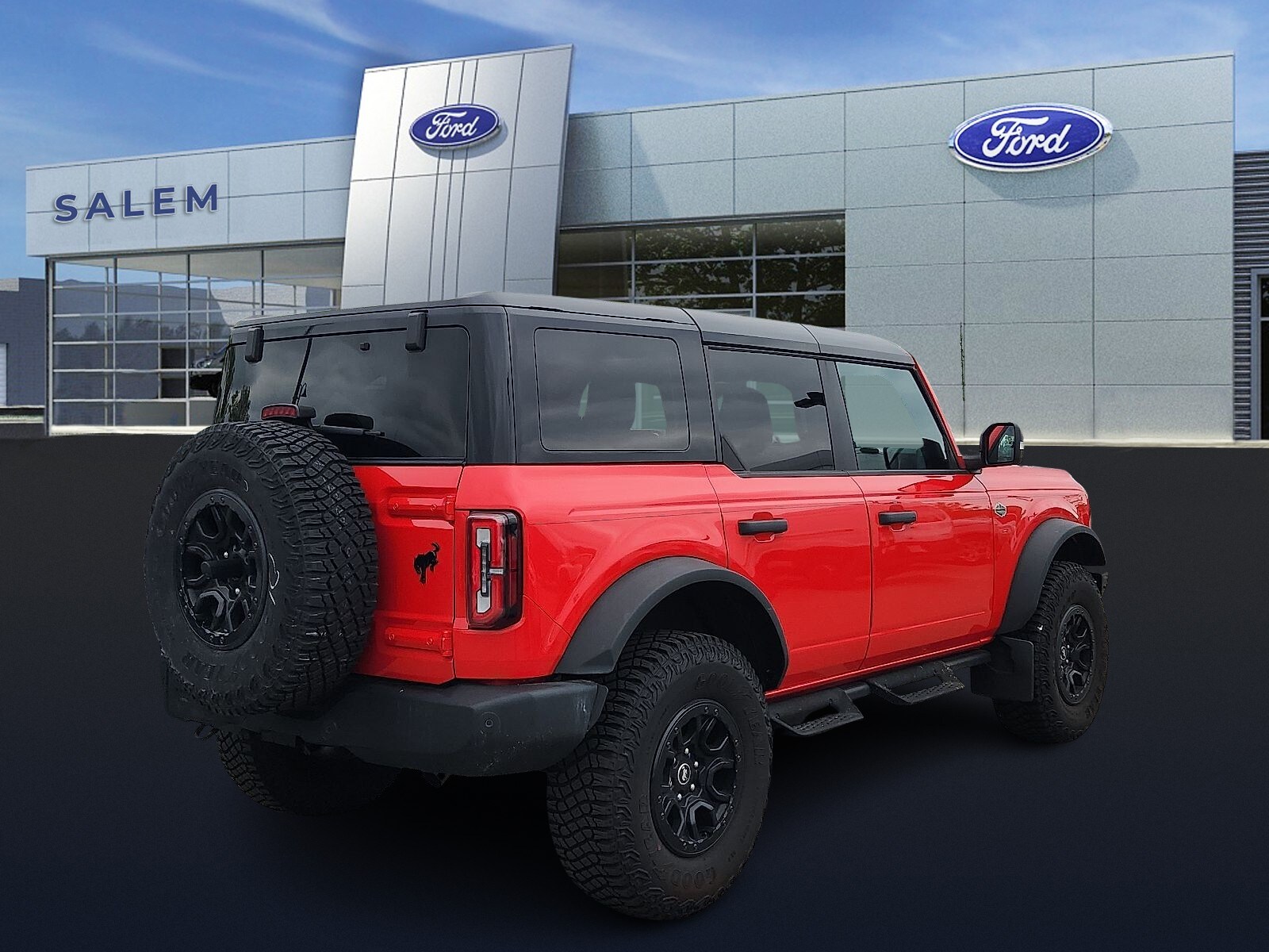 2024 Ford Bronco Lightning Lariat photo 3