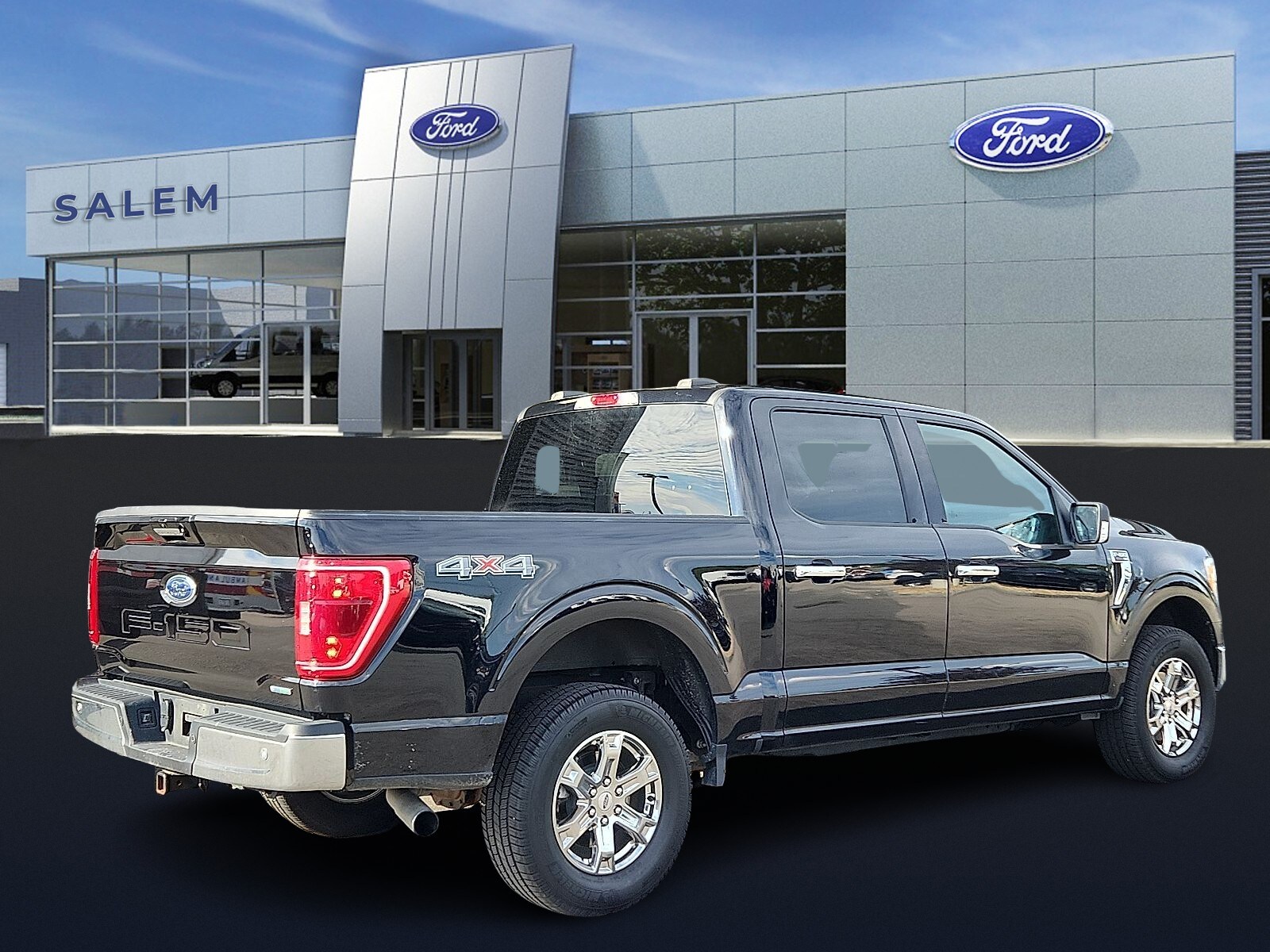 2021 Ford F-150 XLT photo 2
