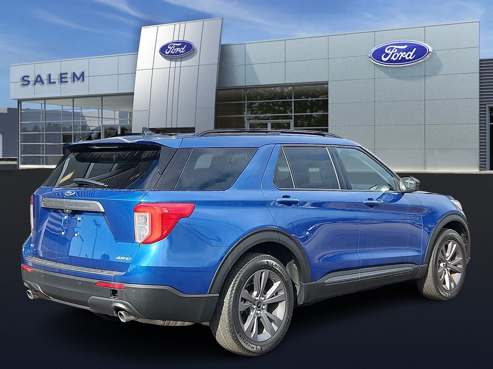 2022 Ford Explorer XLT Sport photo 3
