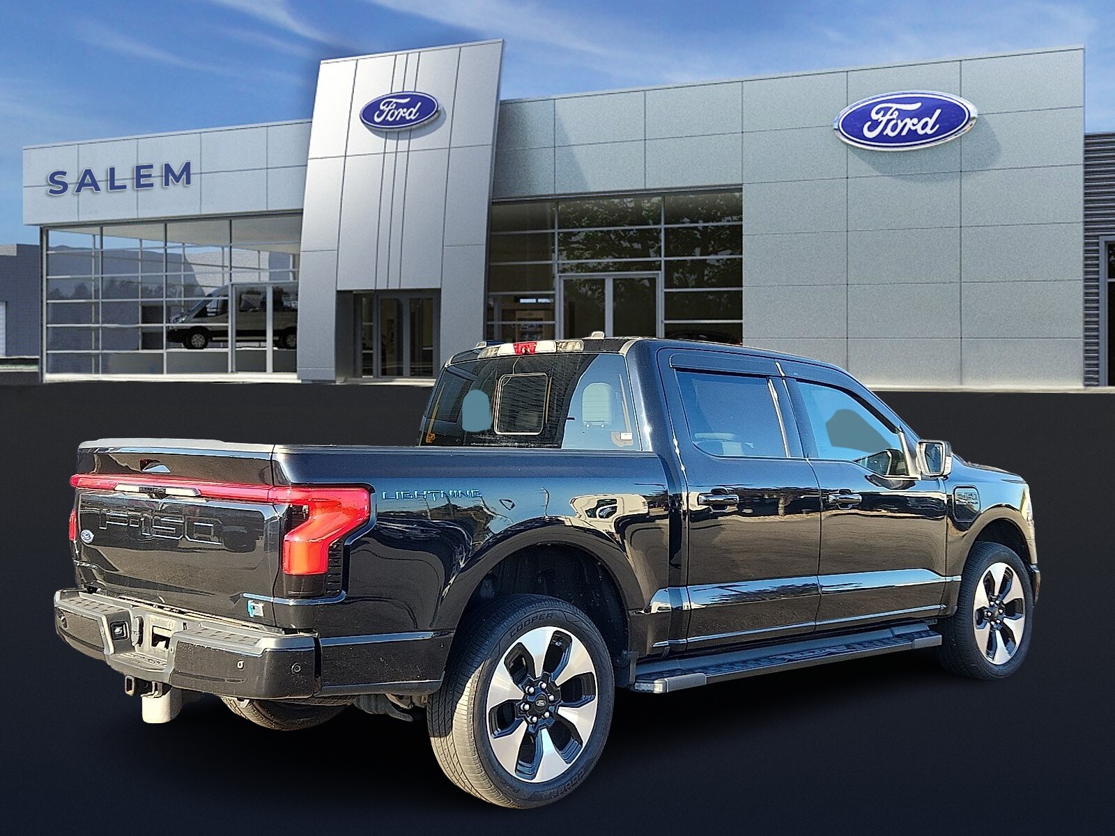 2022 Ford F-150 Lightning Platinum photo 2