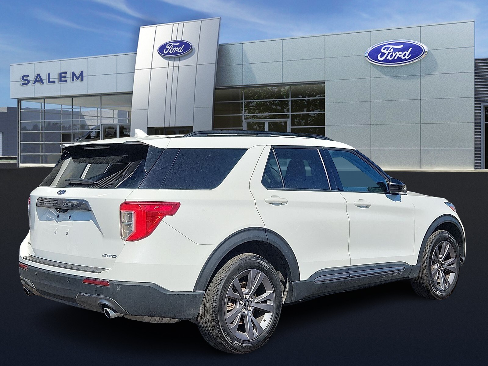 2023 Ford Explorer XLT Sport photo 2