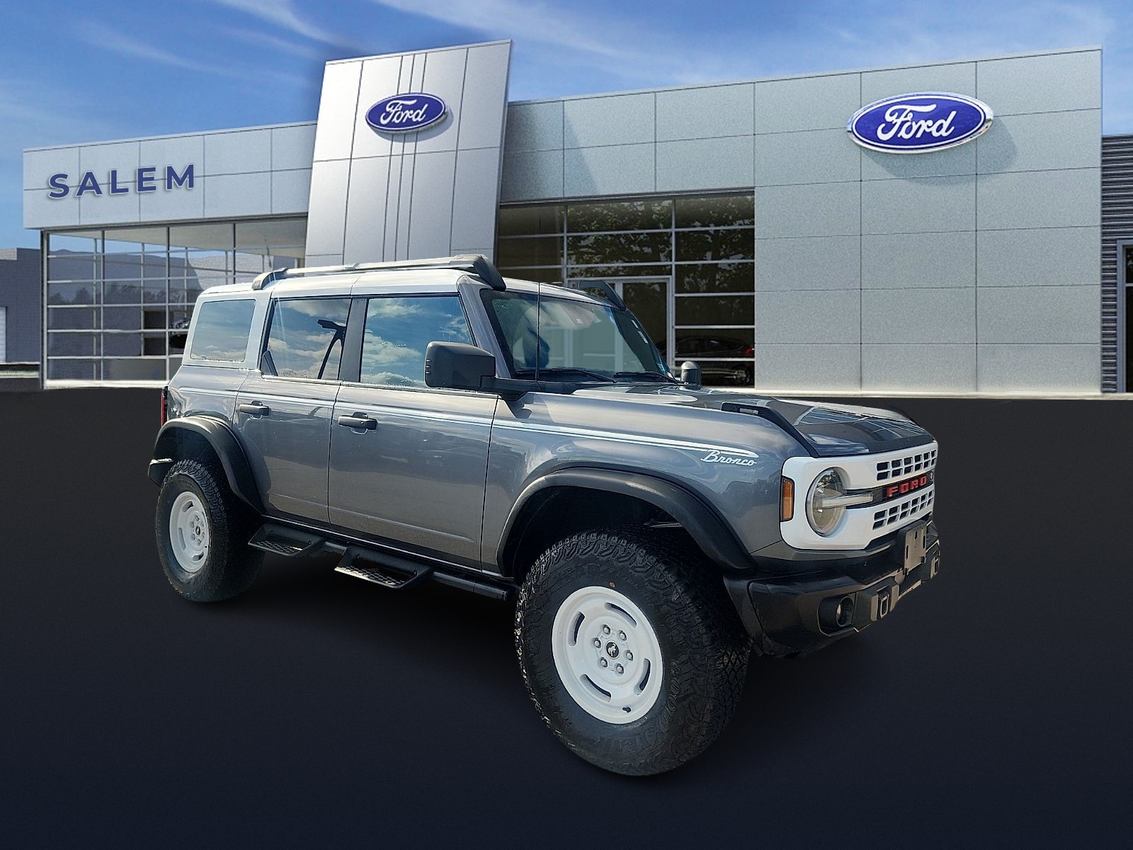 2023 Ford Bronco Heritage Edition's photo