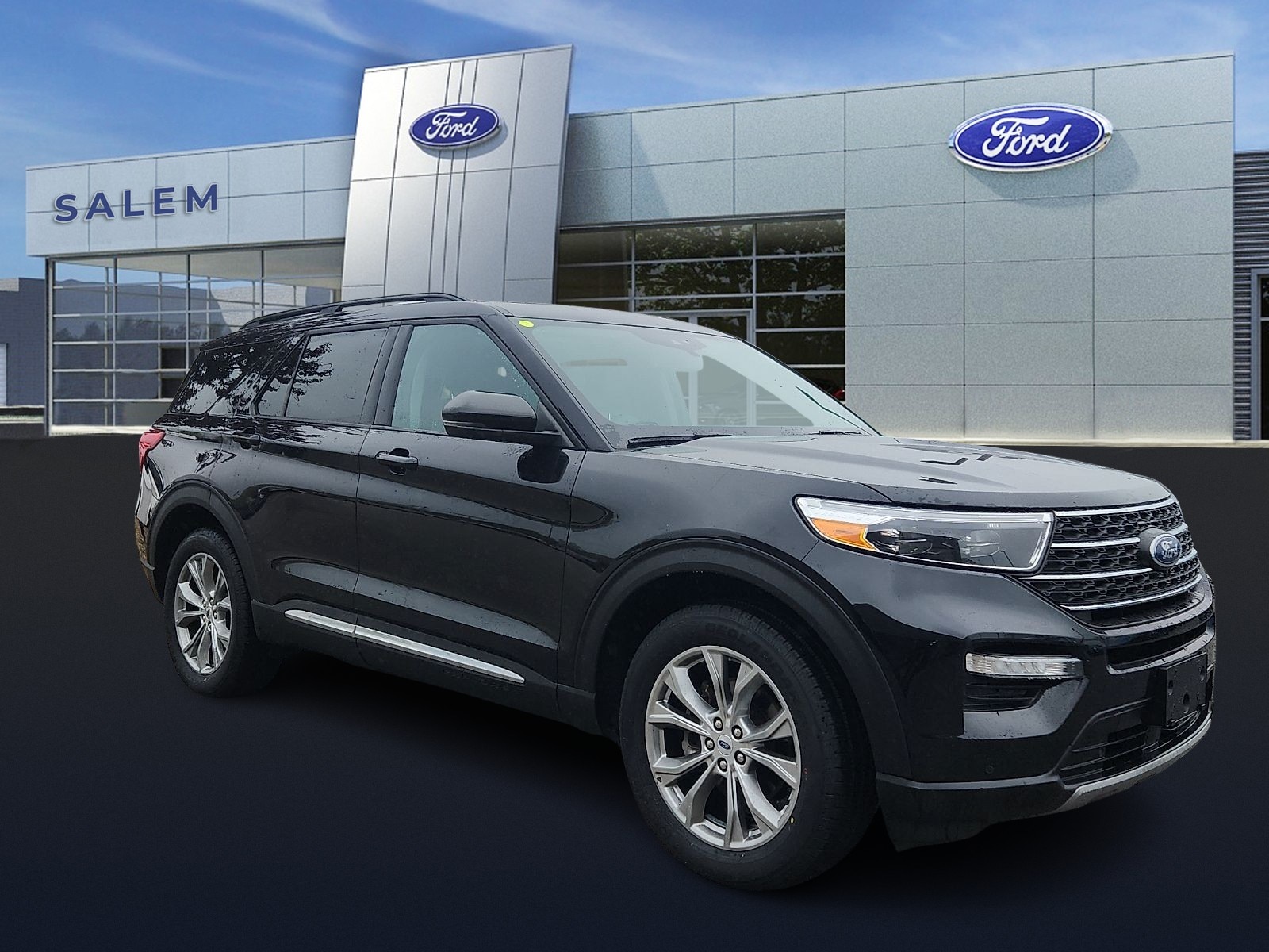 2023 Ford Explorer XLT 4WD's photo