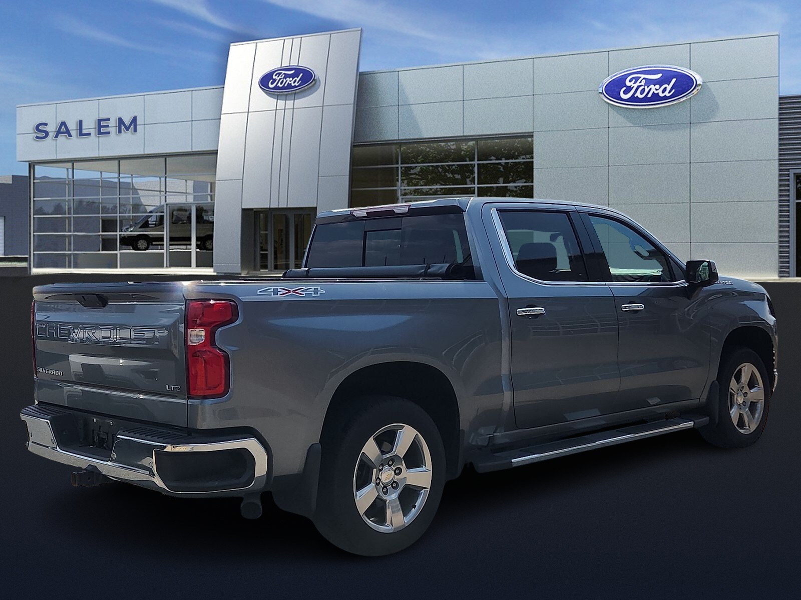 2020 Chevrolet Silverado 1500 LTZ photo 2