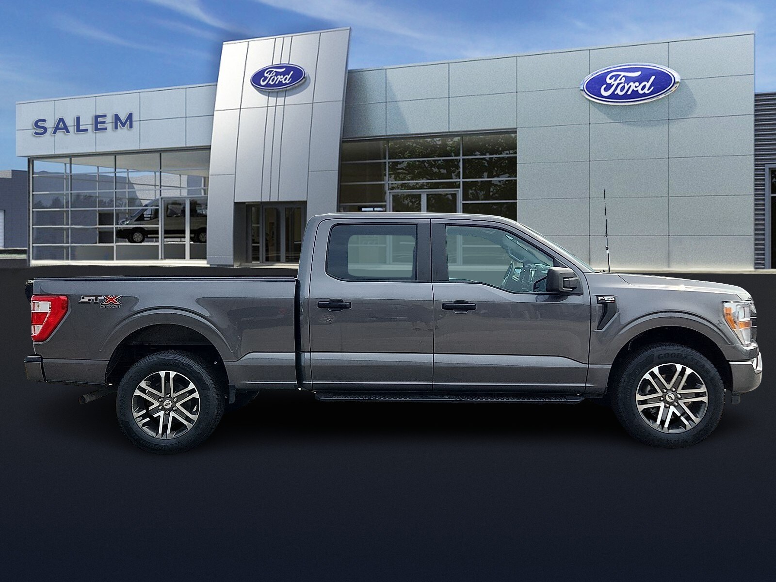 2022 Ford F-150 XL photo 2